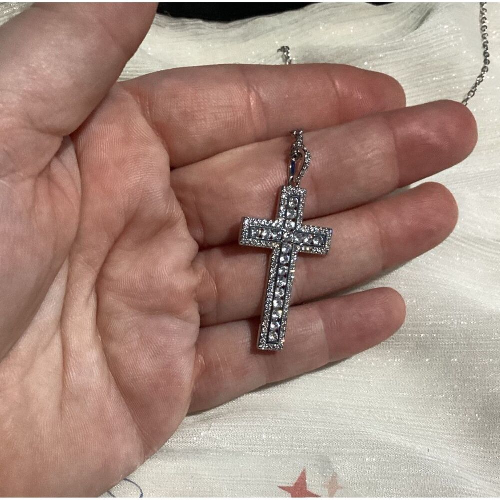✝️ Beautiful Sparkling Zircon Cross Pendant Necklace - Picture 5 of 16